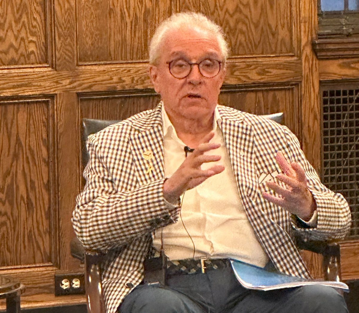 JoshDehaas's tweet image. Enjoyed last night's @RunnymedeSoc talk with Justice Harry LaForme, Canada's first Indigenous appellate judge. LaForme grew up in a home without running water. He says section 35 of the Constitution Act has done nothing for Indigenous peoples. Treaties are still being ignored.