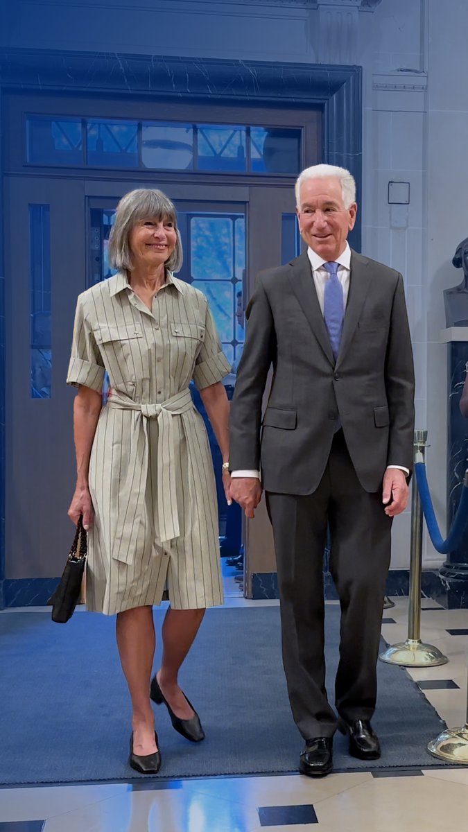 USEmbassyFrance's tweet image. Retour en images sur la première semaine et les premiers pas de notre nouvel Ambassadeur Charles Kushner @USAmbFrance.
Merci pour cet accueil chaleureux — restez connectés ! 🇺🇸🇫🇷