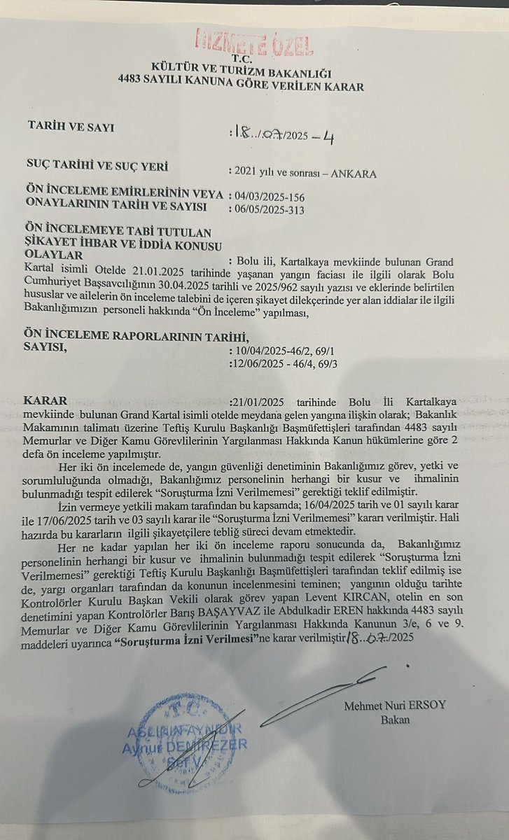 Kültür ve Turizm Bakanlığı, Grand Kartal Oteli’nde çıkan yangında 78 yurttaşın ölmesine ilişkin soruşturmada kamuoyunda yükselen tepkiler üzerine geri adım attı.
Bakanlık, Kontrolörler Kurulu Başkanvekili ile otelde son denetimi yapan iki kontrolör hakkında soruşturma izni verdi.