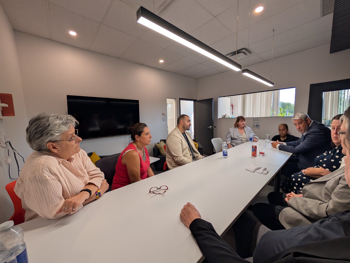 Dans le cadre de son tournoi de golf annuel, le RCCAQ a donné une partie des revenus d’inscriptions à un organisme de sa communauté. Ainsi, Mme Deborah Pearson, directrice du Pavillon Marguerite de Champlain, est passée recevoir le chèque officiel de 3 000 $. Le RCCAQ est fier de