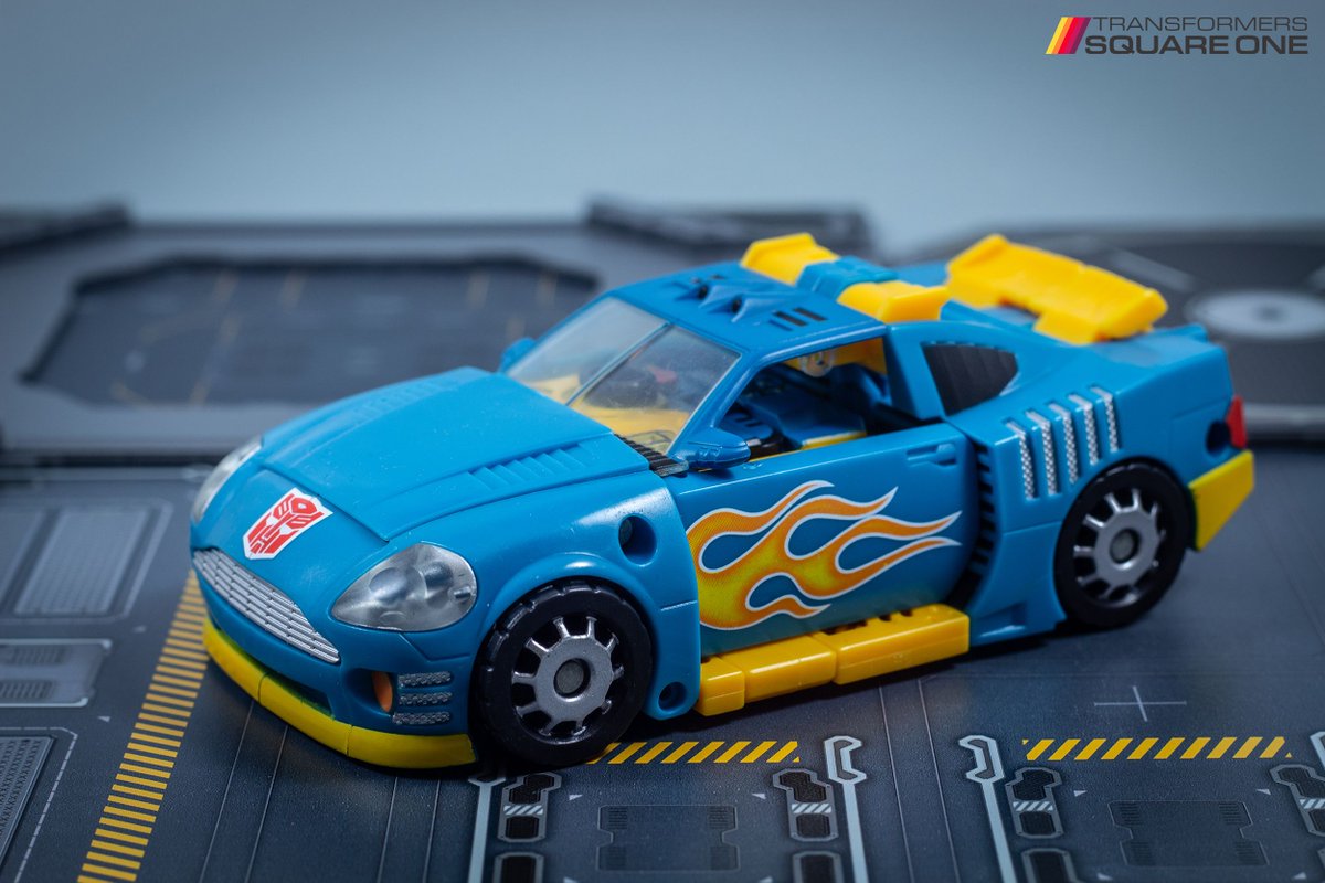 Triple_Takeover's tweet image. Not much wrong with that car mode, is there?
Hear all about Timelines Nightbeat in our new Unicron Trilogy miniseries chat, featuring MAZ! Live exclusively at patreon.com/TripleTakeover