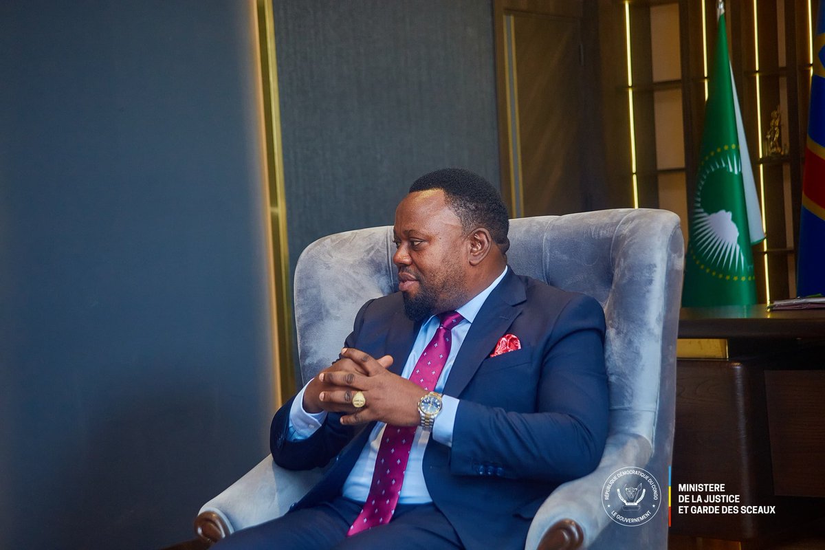 JusticeGouvCD's tweet image. Ce vendredi 18 juillet, le prophète Denie LESSIE a été reçu par Son Excellence Samuel MBEMBA KABUYA dans le cadre des consultations des ministres du culte qu’il avait lancées.
Comme ses congénères religieux, le prophète Denie LESSIE a donné son avis sur les réformes amorcées…