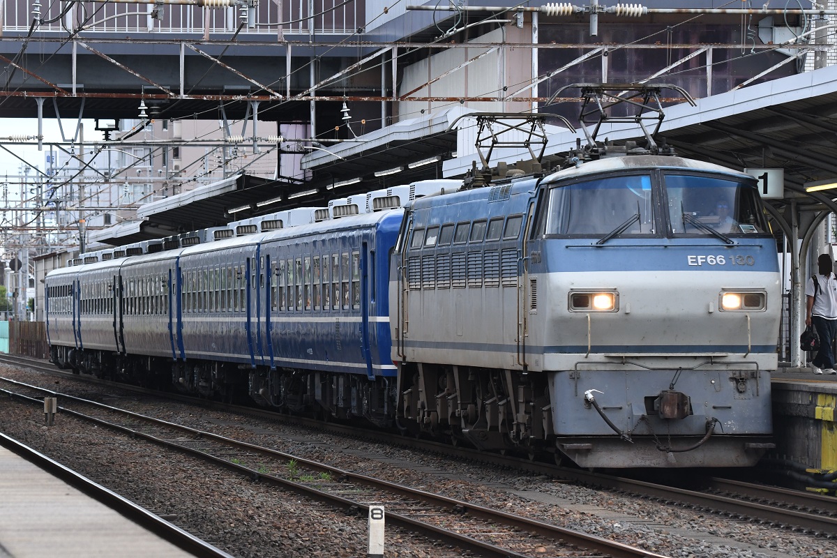 じゅん　EF66 2両 下関のEF66 足回り塗色のグレー化〜ブルトレ晩年の新たな装い