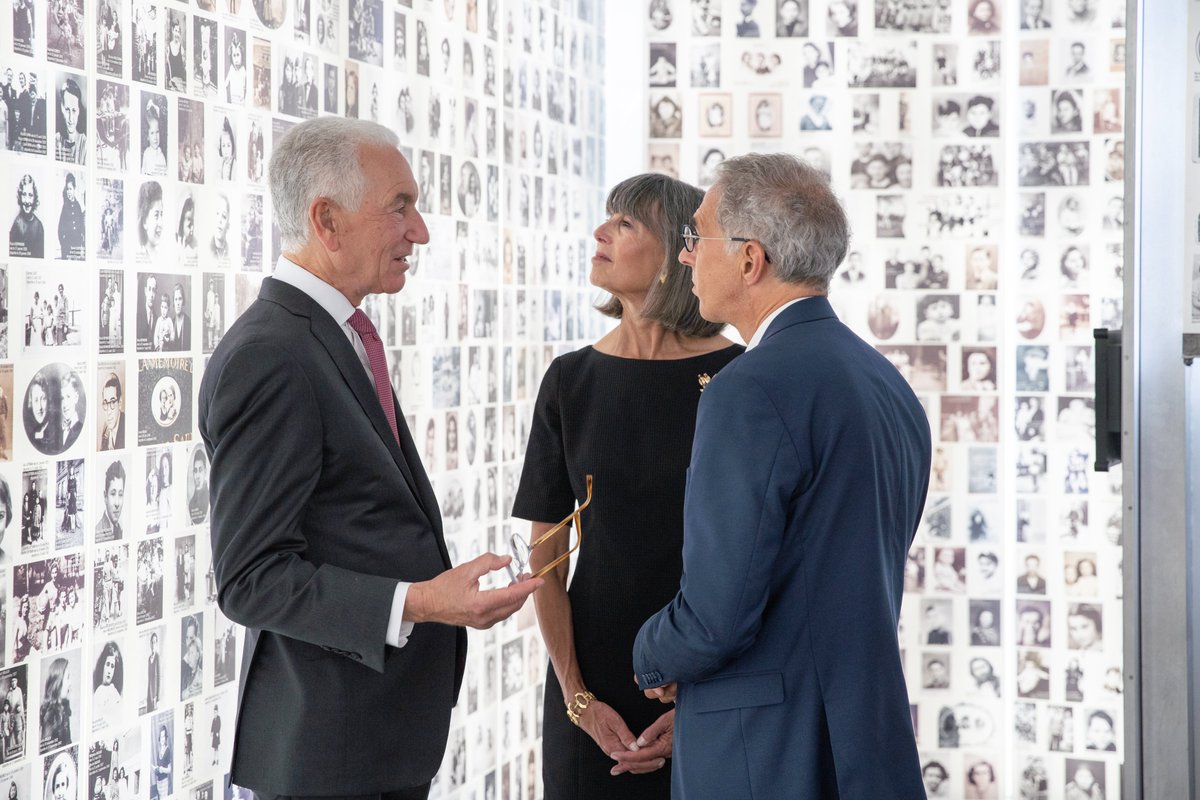 USEmbassyFrance's tweet image. Retour en images sur la première semaine et les premiers pas de notre nouvel Ambassadeur Charles Kushner @USAmbFrance.
Merci pour cet accueil chaleureux — restez connectés ! 🇺🇸🇫🇷