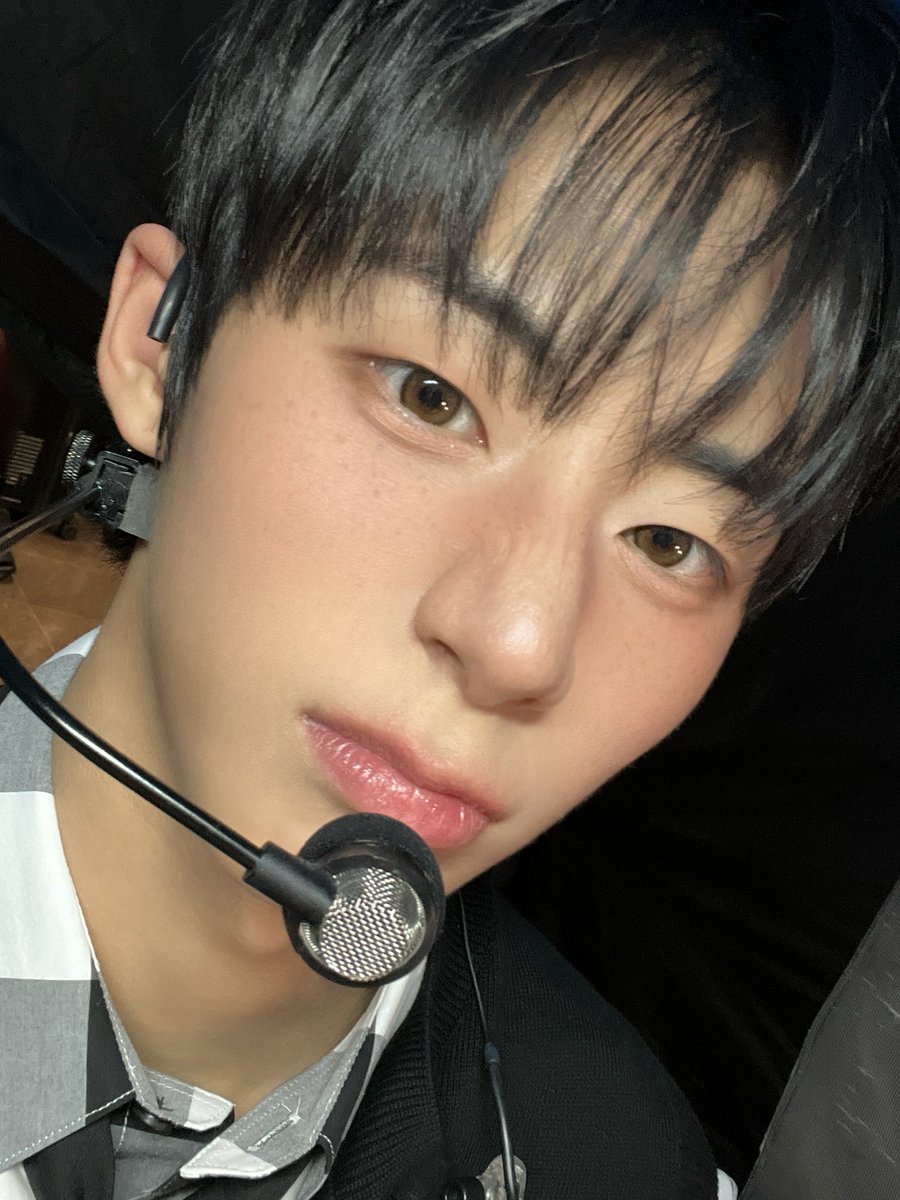 AHOF_official's tweet image. 뮤뱅 무사히 끄읕-!!!

#AHOF #아홉
#JEONGWOO #서정우