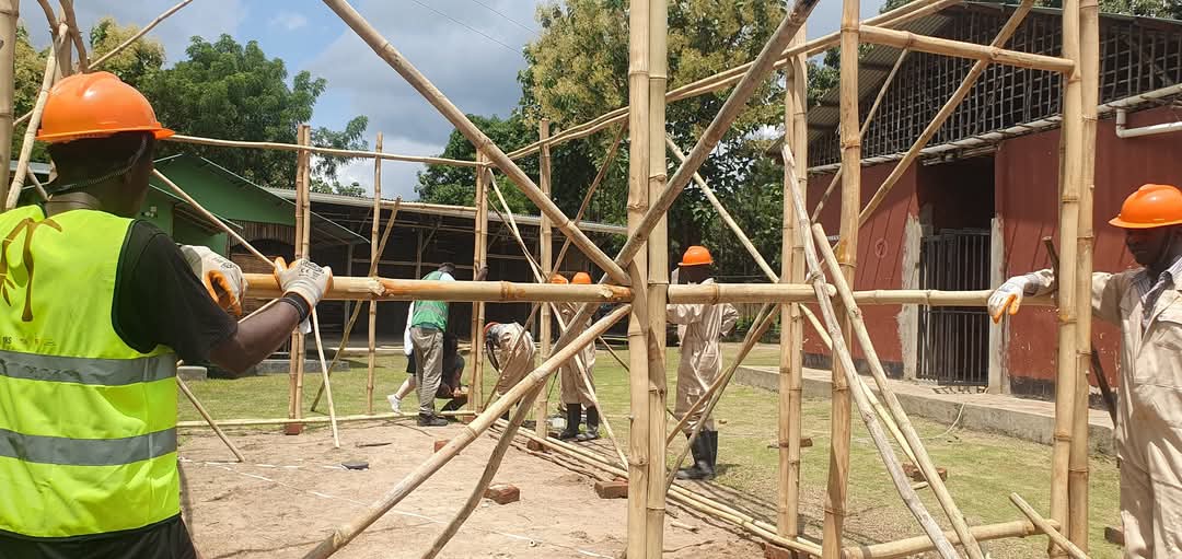 FobConsult's tweet photo. Structure up. Roof on. Nyumba Mpya is taking shape!
Thanks to our amazing team on ground, the wall structure and roof are now fully installed  one joint at a time.

#NyumbaMpya #ProgressUpdate #1RS  #BambooArchitecture #SustainableBuilding #FOBConsult https://t.co/3CTtQbqtpc