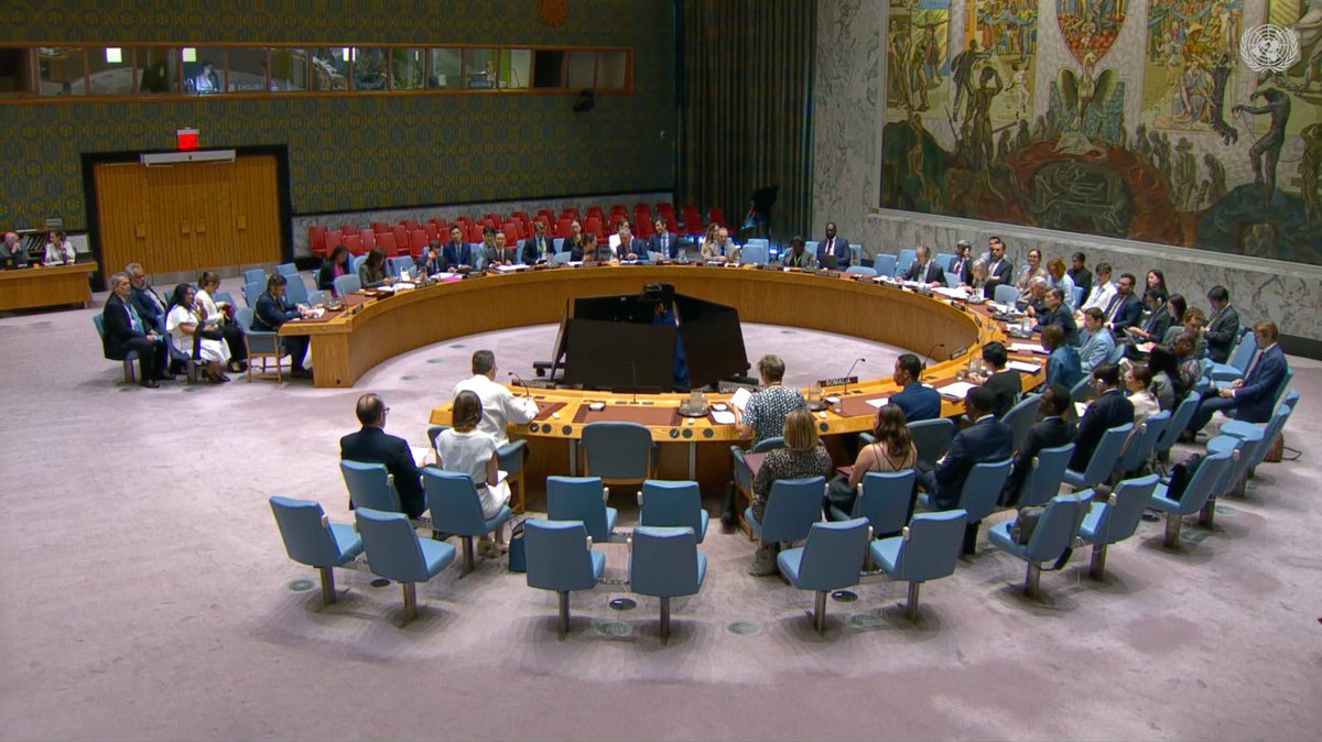 CGRuizMassieu's tweet image. For over six years, it has been a privilege to work closely with Colombians on the historic undertaking of peace. The Peace Agreement set out the path to follow: a holistic, comprehensive roadmap to address deep-rooted structural issues that have driven violence for decades.