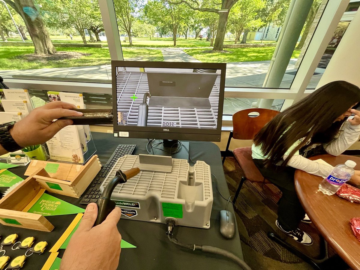 brucearector's tweet image. Thank you Clearwater Neighborhood Family Center for organizing the 8th Annual Rising Above Experience @St. Petersburg College this week. This awesome 2 day program focuses on wellness and STEM education for Clearwater’s youth. #ClearwaterShines #OurYouthOurFuture #wellness #STEM