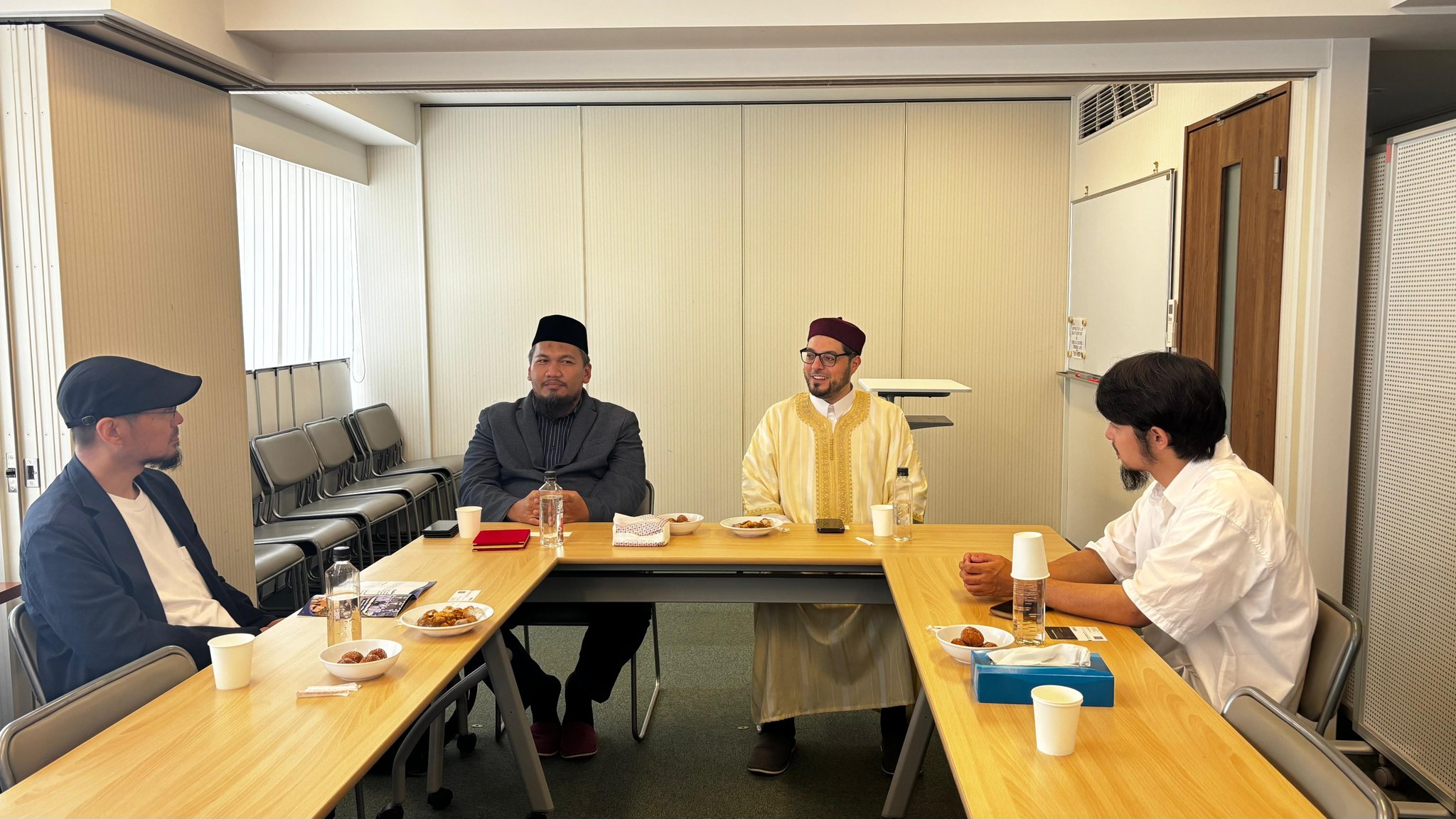 新イスラム辞典　日本イスラム協会監修 Amazon.co.jp: イスラム事典 : 日本イスラム協会: 本