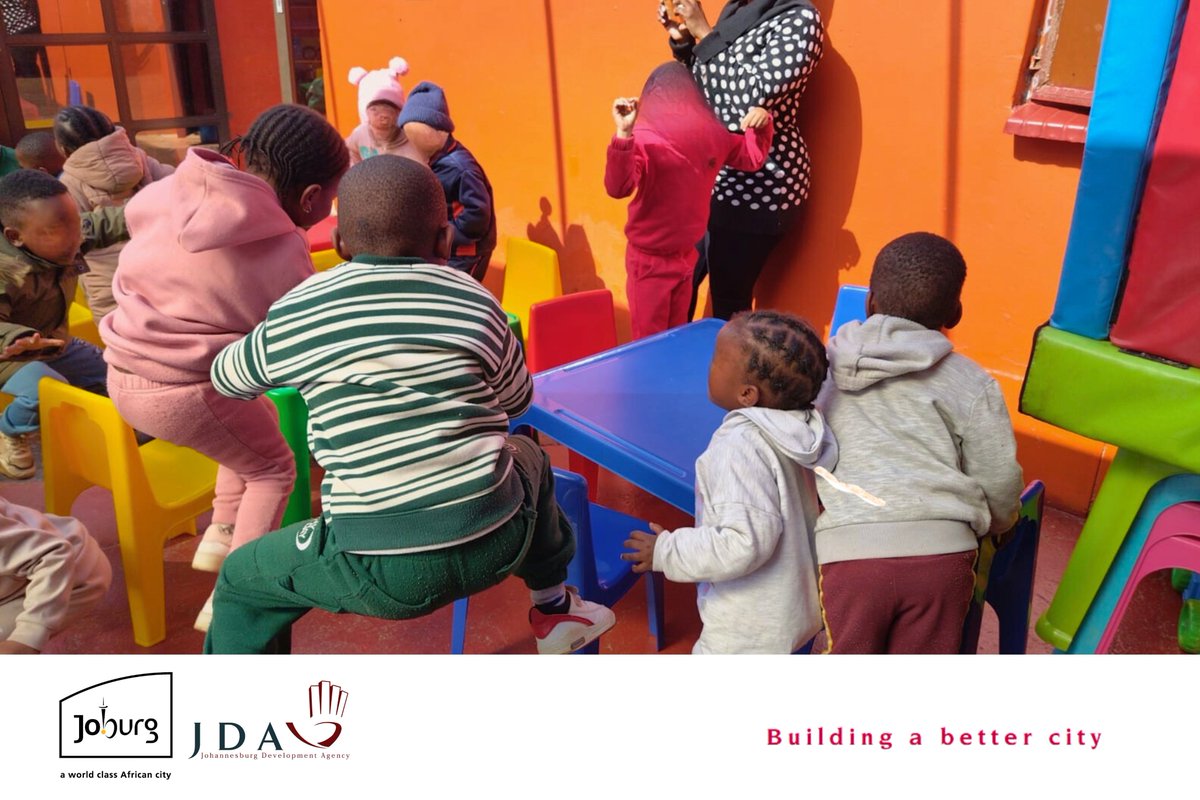 JDA_joburg's tweet image. 📌 67 MINUTES, 8 ECD CENTRES AND 435 CHILDREN IMPACTED 🇿🇦
In the true spirit of ubuntu, the @JDA_Joburg (JDA) marked #MandelaDay2025 by donating essential Early Childhood Development (ECD) resources to eight ECD centres across the @CityofJoburgZA.
Under the theme “Uniting to…