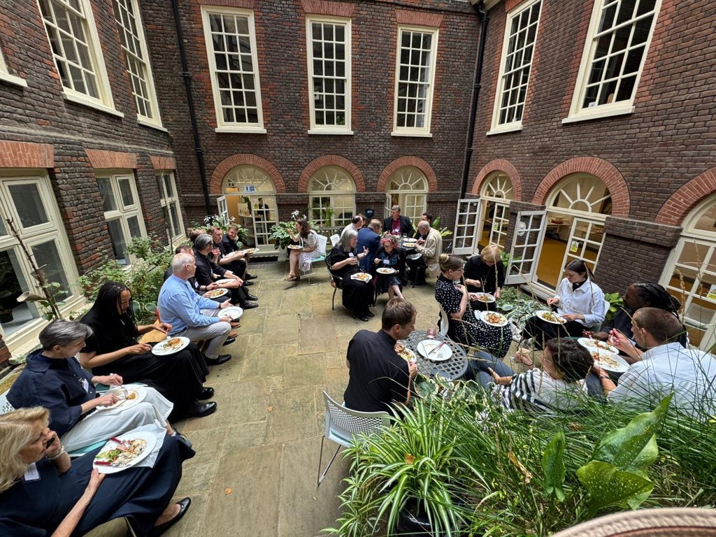 bishopSarahM's tweet image. Delighted to welcome the newly ordained deacons to The Old Deanery for lunch years as they begin this next chapter of their ministry. @dioceseoflondon