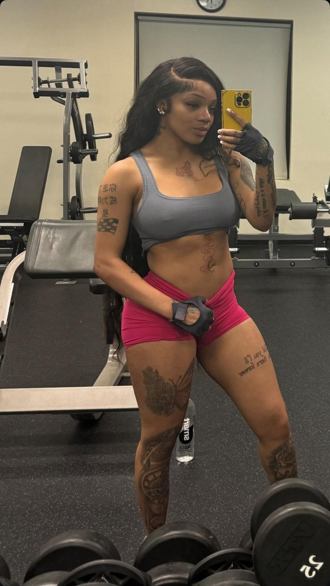 thewavecheckers's tweet image. GloRilla in the gym working 👀💪🏽