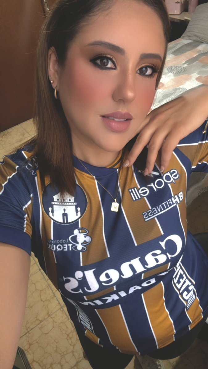 janette_martell's tweet photo. Hoy andamos de gala🇺🇦💙⚽️💛
@AtletideSanLuis https://t.co/UlD0477bBA