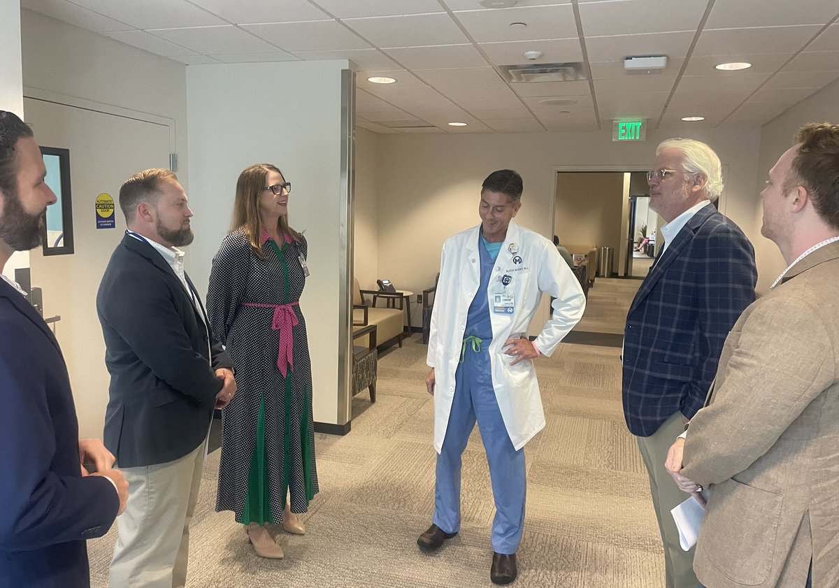 MoffittGR's tweet image. Ned Hance, Director of External Affairs, and Cameron Paul, Deputy Regional Director for @SenAshleyMoody, toured four of Moffitt Cancer Center’s state-of-the-art facilities, gaining insight into the innovative cancer care and research happening in the Tampa Bay region.🧬🔬
