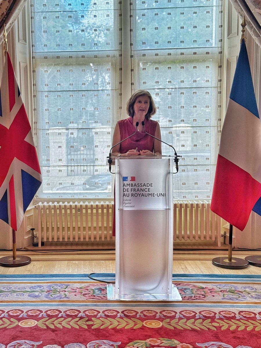 AmbDuchene's tweet image. A huge thank you to the United Kingdom for its exceptional welcome during this unforgettable #StateVisit!
Une pensée particulière pour l'équipe de l'ambassade, dont le dévouement a été tout simplement remarquable.
Vive l’Entente amicale ! 🇫🇷🇬🇧