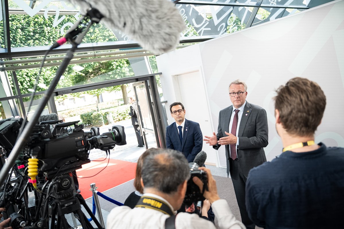 eu2025dk's tweet image. Two inspiring days in Copenhagen discussing Europe’s future are over. Ministers from across the EU shared insights on private financing, innovation, green solutions, and more 🇪🇺
We’re set to shape Europe’s future with collaboration 🤝Press release here: tinyurl.com/3s293n56