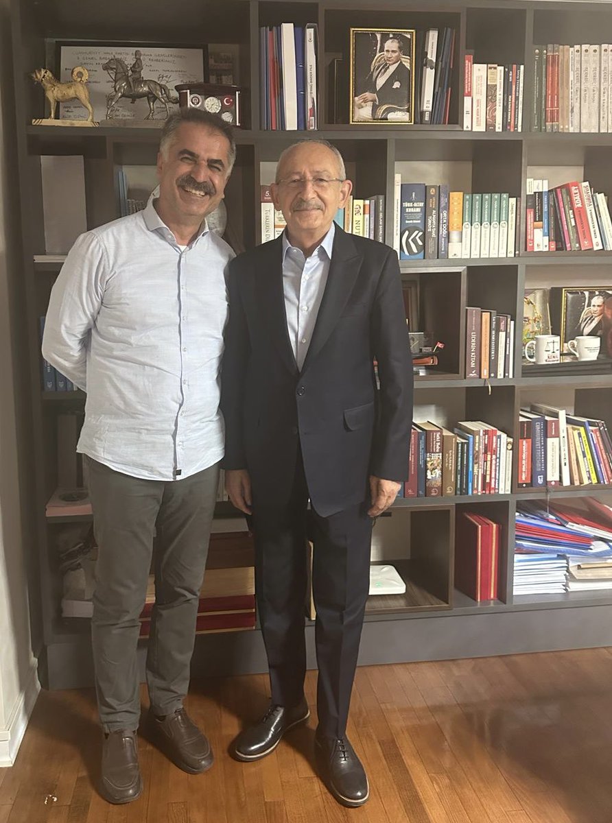 Kemal beyle uzun süre sonra buluştuk.
Görüşmemiz 45 dakika sürdü.
Kamuoyu önünde yaptığım eleştirileri ve kendisinden beklentileri -bir kere daha- ifade etim.
Kendisi adına yapılan konuşmaları -bazı gazetecilerin- kabul etmediği gibi, haberinin dahi olmadığını; “Ekrem İmamoğlu