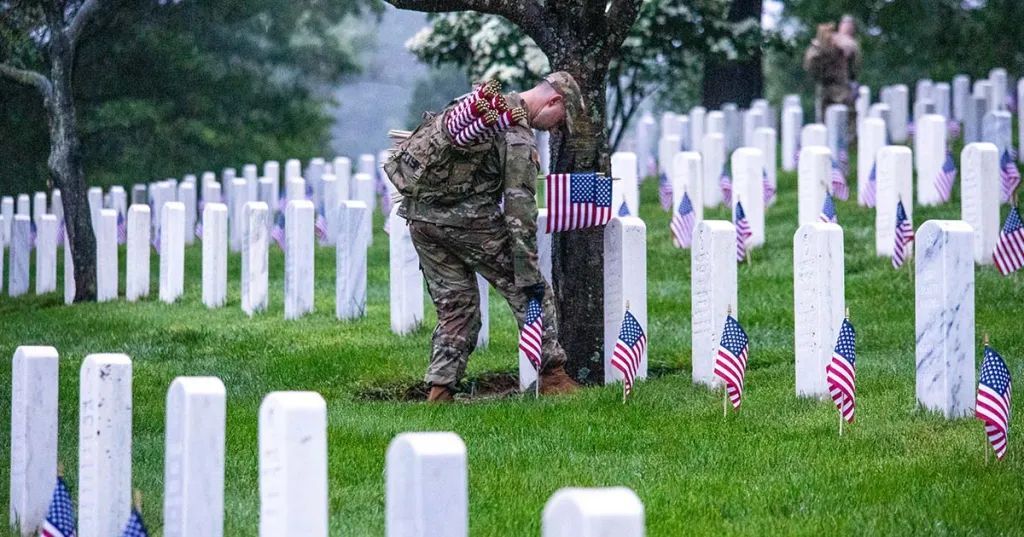 THEANTHEMGIRL's tweet image. 5 Reasons why a national cemetery belongs on your summer road trip itinerary trib.al/tHLMHA4