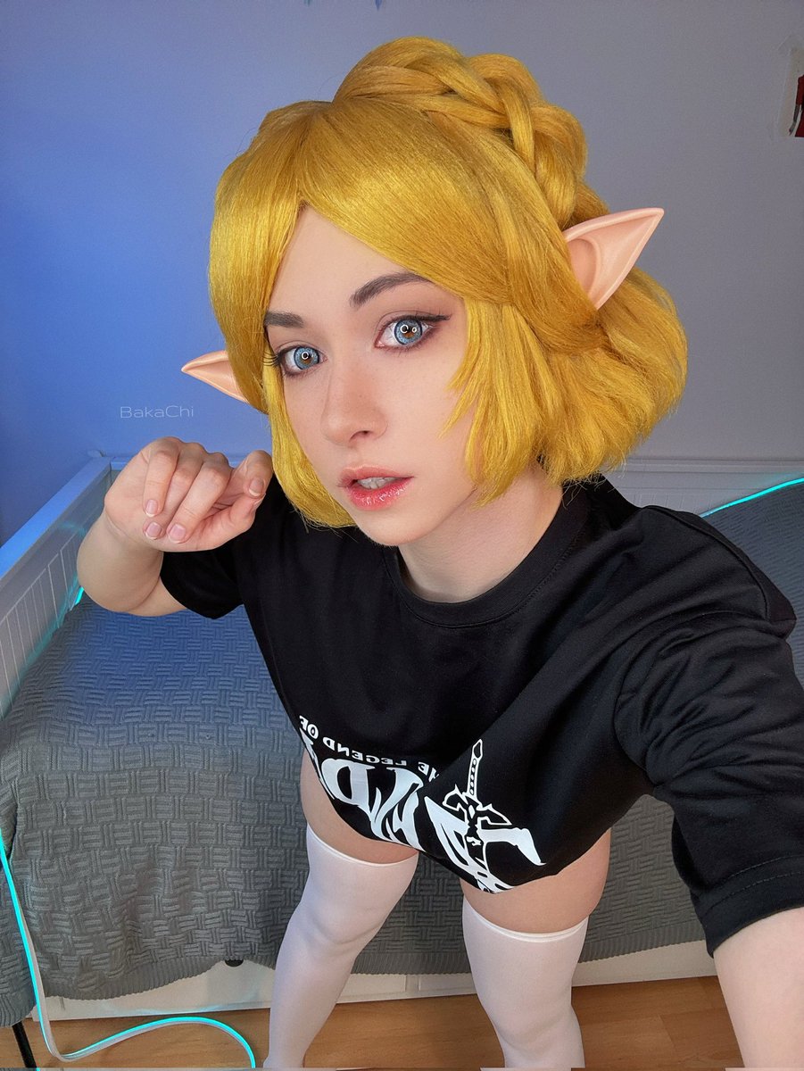 Well the weekend is almost here and you're still not at this princess's feet 👣✨
#LegendOfZelda