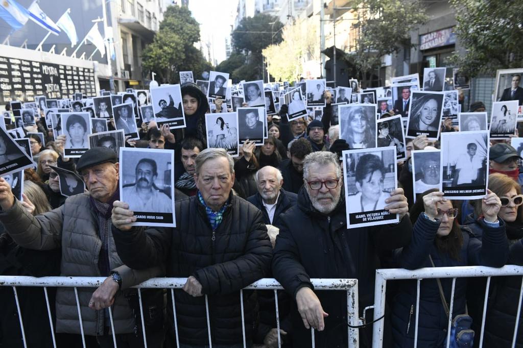 Ojalá muy pronto llegue el día en que podamos encontrarnos solamente a rendir un homenaje a la memoria de quienes ya no están. Pero mientras siga la impunidad, nuestro compromiso es continuar juntos y de pie, exigiendo justicia. Muchas gracias por habernos acompañado. #AMIA31años