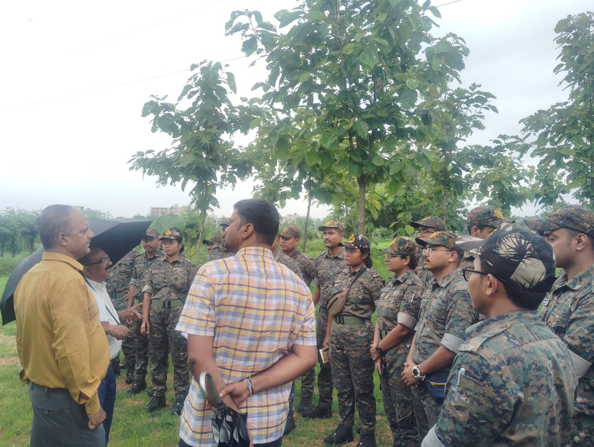 A group of Forest Range Officers from Telangana Forest Academy has visited the institute as part of their study tour. The visiting officers have been demonstrated with various fodder and grassland technologies while visiting Technology Demonstration and research farm area.