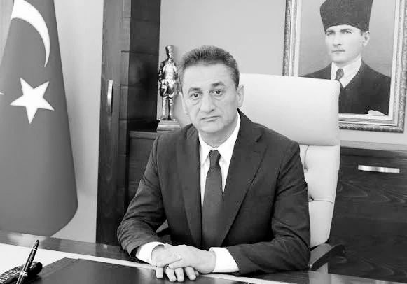 2005-2007 yılları arasında Batman’da Vali Yardımcısı olarak görev yapan, devletimize ve milletimize uzun yıllar özveriyle hizmet eden kıymetli Vali-Mülkiye Başmüfettişi Erol Karaömeroğlu’nun, Sivas’ta geçirdiği elim trafik kazası sonrası kaldırıldığı hastanede hayatını