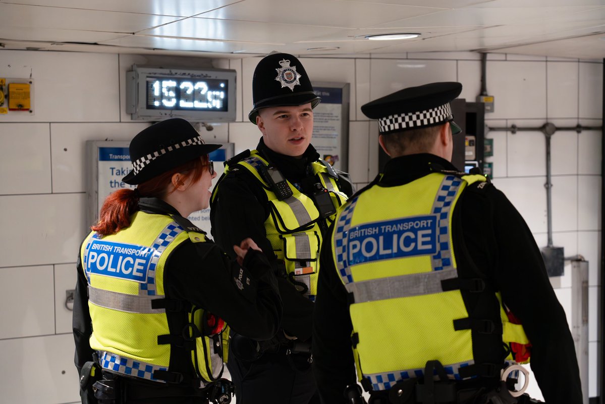 BTP's tweet image. Swift arrest after phone robbery at Woodford Station 🚨
In under 3 hours we:
✅ Received the report
✅ Tracked the phone’s live location
✅ Identified the suspect via CCTV
✅ Made the arrest
Another robbery suspect is off the streets 💪
Report crime to us by texting 61016