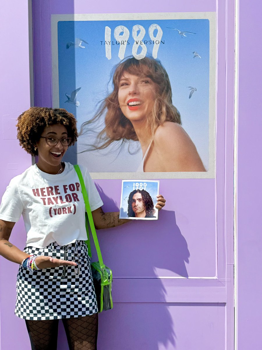 rosecolored_ry's tweet image. paraeras show no. 2 happened a year ago (some folks online dragged me for this shirt saying it was “lowkey rude” to wear such a shirt to a tswift show 😭)