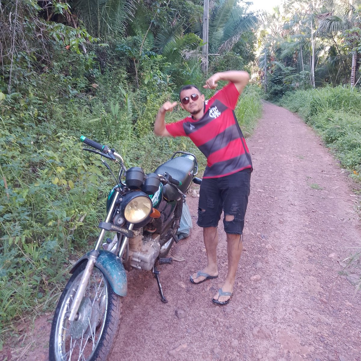 Vagnerfl1's tweet photo. Só parei aqui porque a moto pediu descanso e o mato elogiou meu drip 😂🔥
#EstiloÉPraPoucos #VidaSimples #Timbiras https://t.co/rLAGvgruOU
