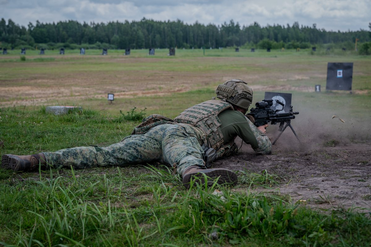 mnbg_lithuania's tweet image. When it comes to countering drones, it`s not always high-tech that makes the difference. During the recent live fire exercise, our Dutch allies showed how precision, training and the right mindset can turn every single soldier into a capable drone hunter.#DroneDefence #LiveFire