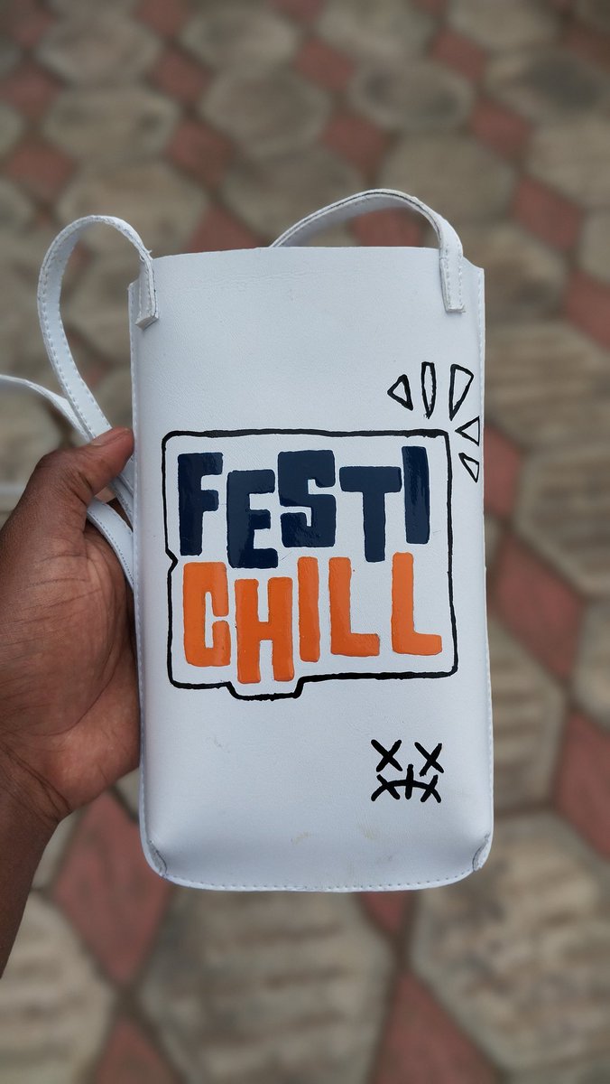 NoRiskyArt's tweet image. J'ai mis mon cœur et mon talent pour créer cette pièce unique et magnifique spécialement pour le Festi Chill ! C'est le résultat d'un travail passionné et je suis tellement excitée de vous la montrer. Qu'en pensez-vous ?
#Customs #ChillVibes #rtw