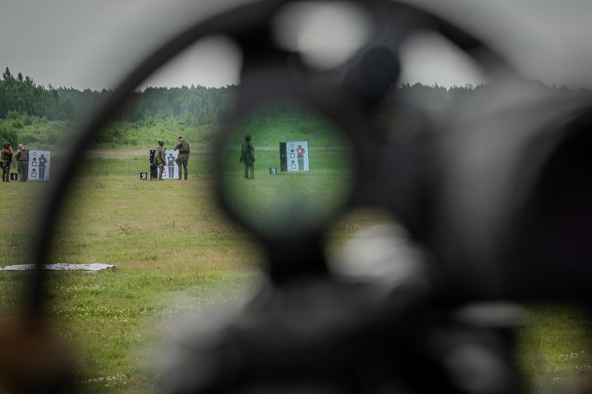 mnbg_lithuania's tweet image. When it comes to countering drones, it`s not always high-tech that makes the difference. During the recent live fire exercise, our Dutch allies showed how precision, training and the right mindset can turn every single soldier into a capable drone hunter.#DroneDefence #LiveFire