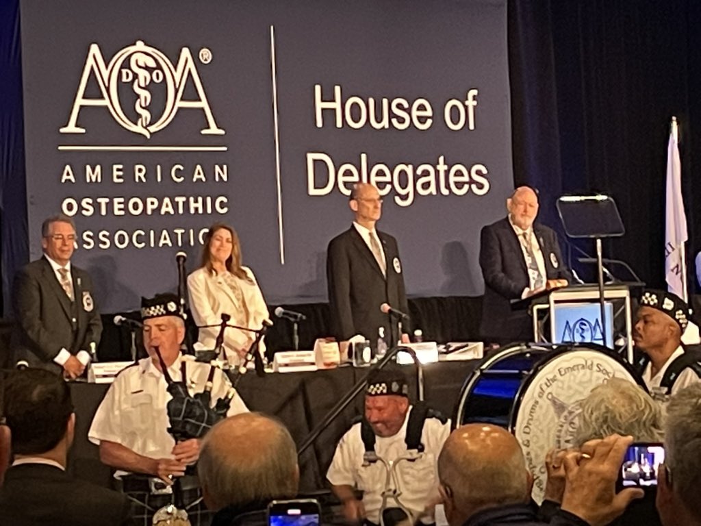 DrScheatzle's tweet image. Thank you to the Emerald Society of the Chicago Police Department for kicking off the American Osteopathic Association House of Delegates! @AOAforDOs @OhioDOs
