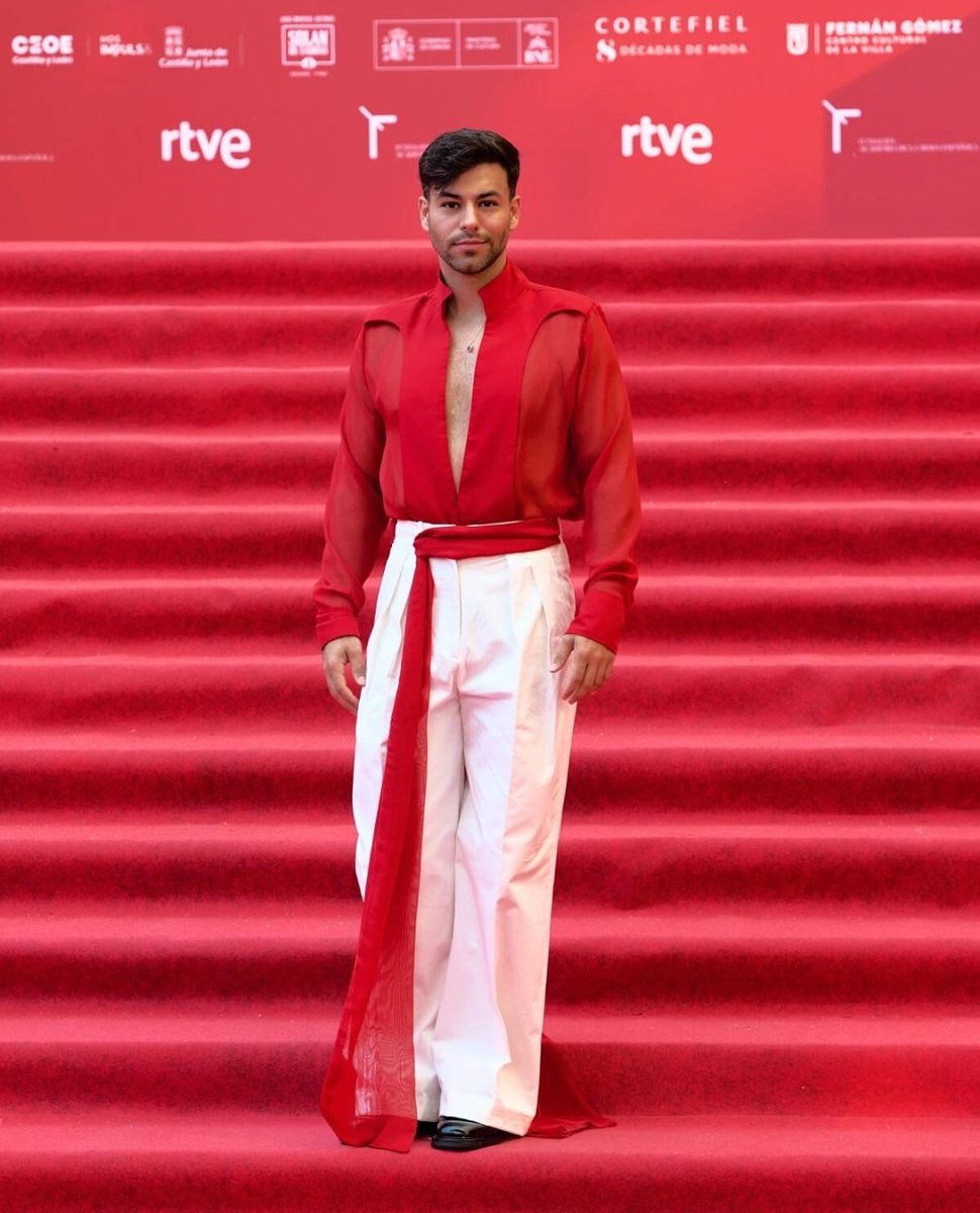 LuciaAgoney's tweet image. ❤️Agoney en la alfombra roja de los #PremiosModaRTVE 

[Ig @ twic_thewolfiscoming]
instagram.com/p/DMP_weRtezo/…