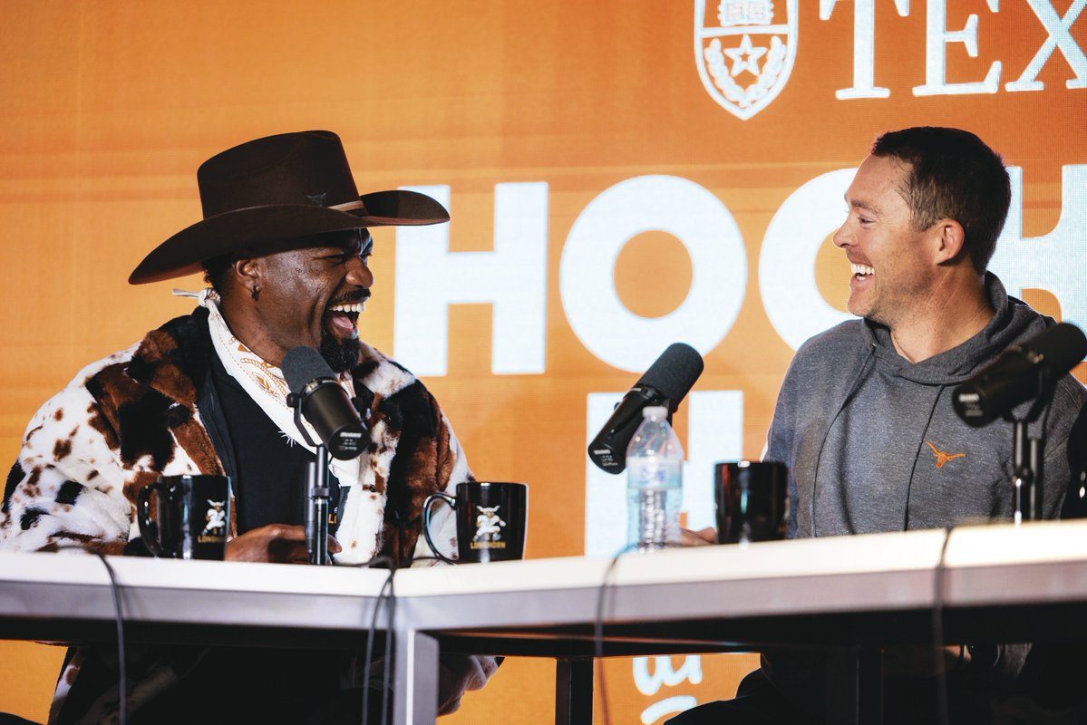 TexasExes's tweet image. Hook ’Em House lit up SXSW again this year with two days of panels, podcasts, live music & surprise scholarship awards—hosted at Antone’s in downtown ATX. Learn more in the Alcalde!
alcalde.texasexes.org/2025/06/longho…