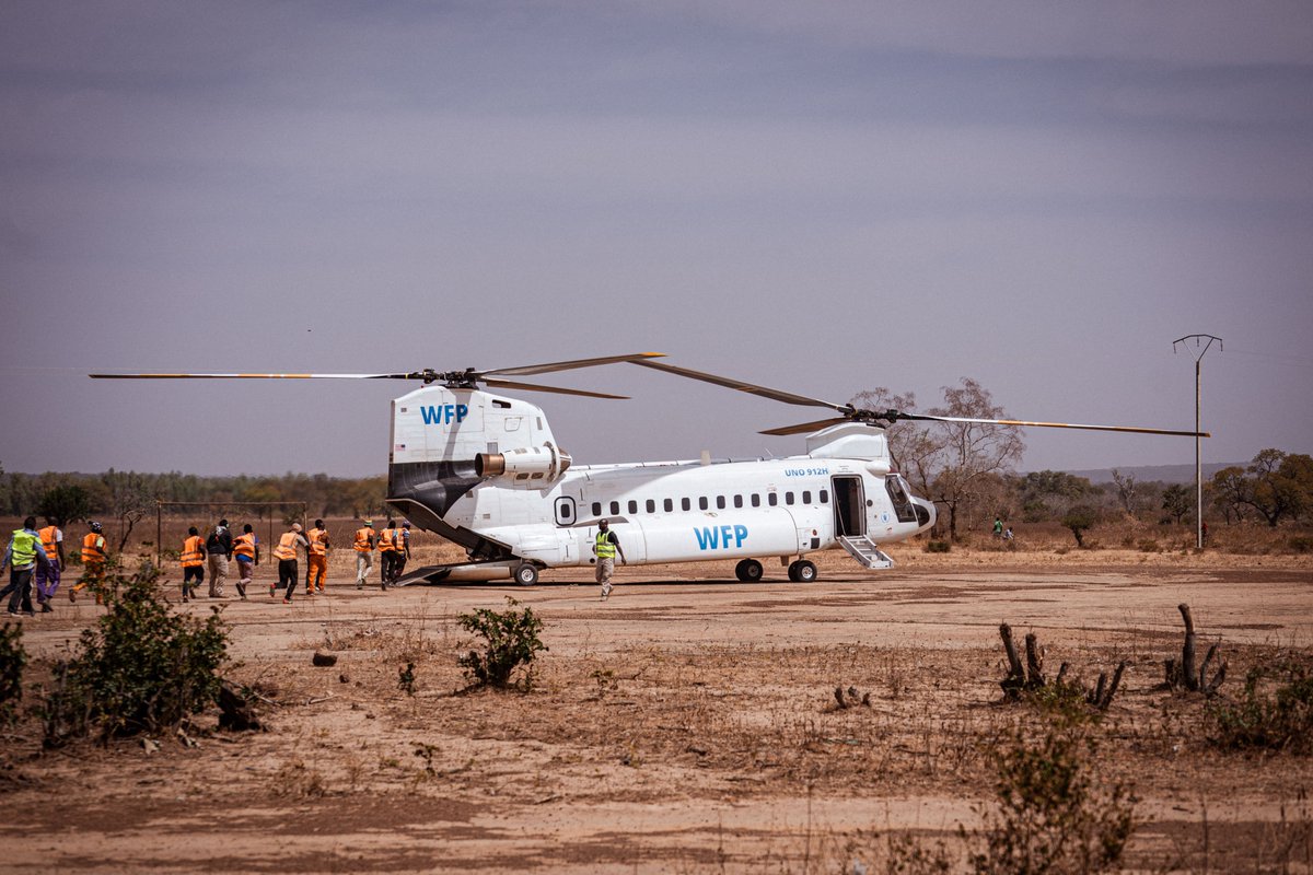 WFP_UNHAS's tweet image. #DidYouKnow that @WFP airlifted 615 metric tons of emergency food assistance 📦 to 9 enclaved localities in June?
Some communities in #BurkinFaso 🇧🇫 depend entirely on these as there is no other means of getting food in.
#FactFriday