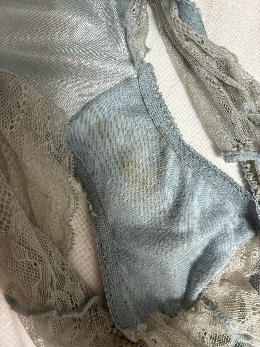洗濯しても取れないシミつき😳💧
お譲り可能なのでDMお願いします！
3000円での譲りです！

#下着売り子　#下着販売　#パンツ販売