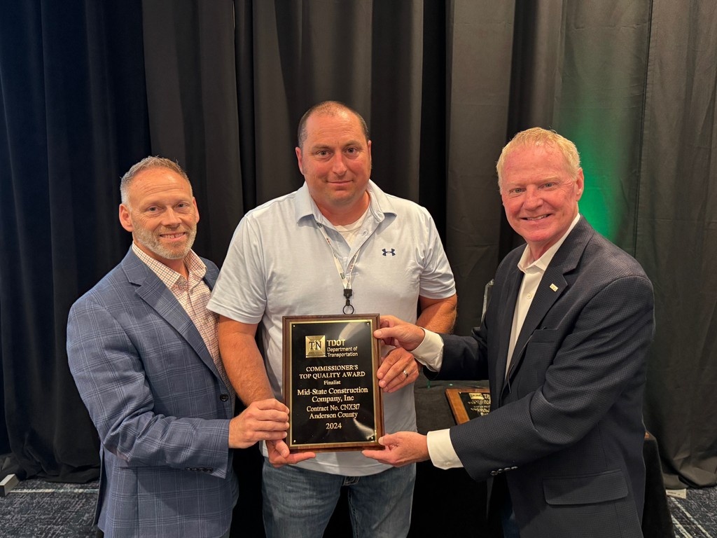 midstate_const's tweet image. At the TRBA Mid-Year Meeting, TRBA President Nick Davis honored outgoing Commissioner Butch Eley for his commitment to transportation funding.

Kevin Ray also accepted the Region 1 Top Quality nomination on behalf of Mid-State from TDOT leaders Steve Borden and Butch Eley.