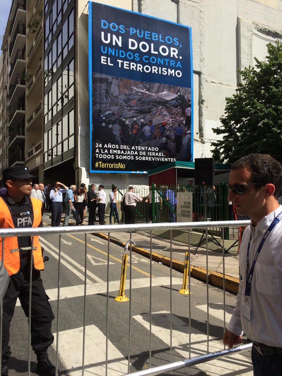 CIJAQC's tweet image. Il y a 31 ans, le 18 juillet 1994, des terroristes soutenus par l'Iran et le Hezbollah ont bombardé le centre communautaire juif #AMIA à Buenos Aires. 85 personnes ont été assassinées et 300 blessées lors de l'attaque terroriste la plus meurtrière d'Argentine.
🕯️Que leur…
