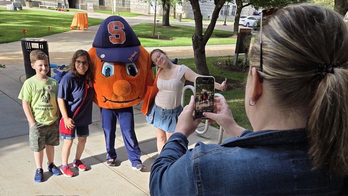 EngineeringSU's tweet image. You can't spell summer without SU. 🌞
#SyracuseU