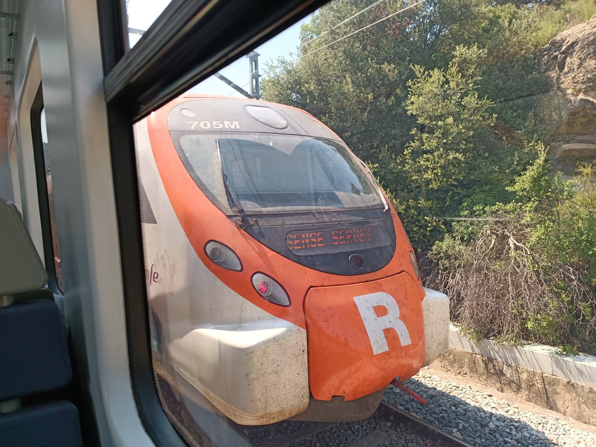 Jordi Figueras (@jordifiguerasm) on Twitter photo Aturats esperant el transbord del passatge del tren avariat a l'entrada de Manresa al nostre.
Fa 4 dies, bombers i problemes en la tensió, ja ens van tenir en dança.
Això és un desastre! No hiha manera, <a href="/rodalies/">Rodalies Catalunya</a> <a href="/SilviaPaneque/">Sílvia Paneque</a> <a href="/territoricat/">Territori</a> i els q s'abstenen a les reprovacions! Aturats esperant el transbord del passatge del tren avariat a l'entrada de Manresa al nostre.
Fa 4 dies, bombers i problemes en la tensió, ja ens van tenir en dança.
Això és un desastre! No hiha manera, <a href="/rodalies/">Rodalies Catalunya</a> <a href="/SilviaPaneque/">Sílvia Paneque</a> <a href="/territoricat/">Territori</a> i els q s'abstenen a les reprovacions!