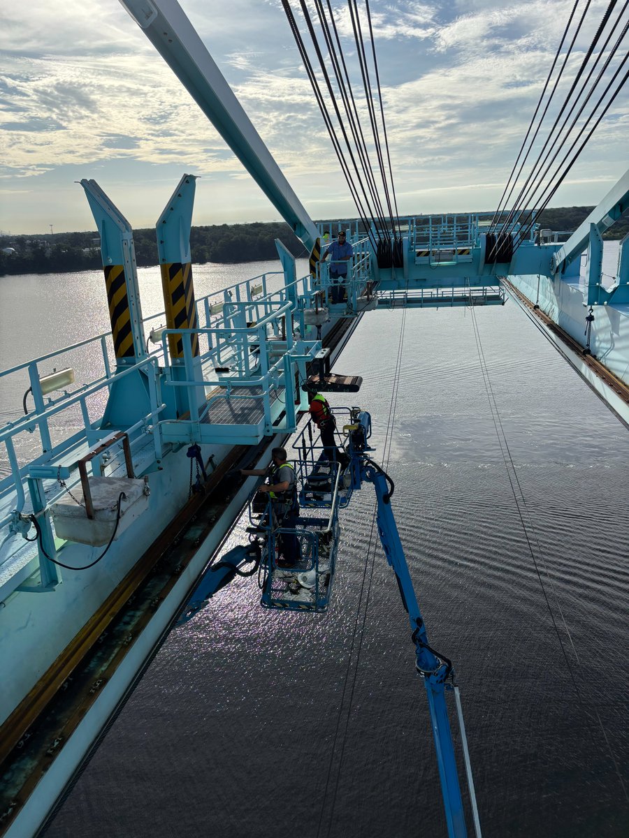 JAXPORT's tweet image. Our skilled and highly trained crane technicians are always hard at work keeping our container cranes in top shape. 🛠️
The team recently completed a complex repair at our Talleyrand Terminal that required precise coordination, including the use of a barge and two of JAXPORT’s…