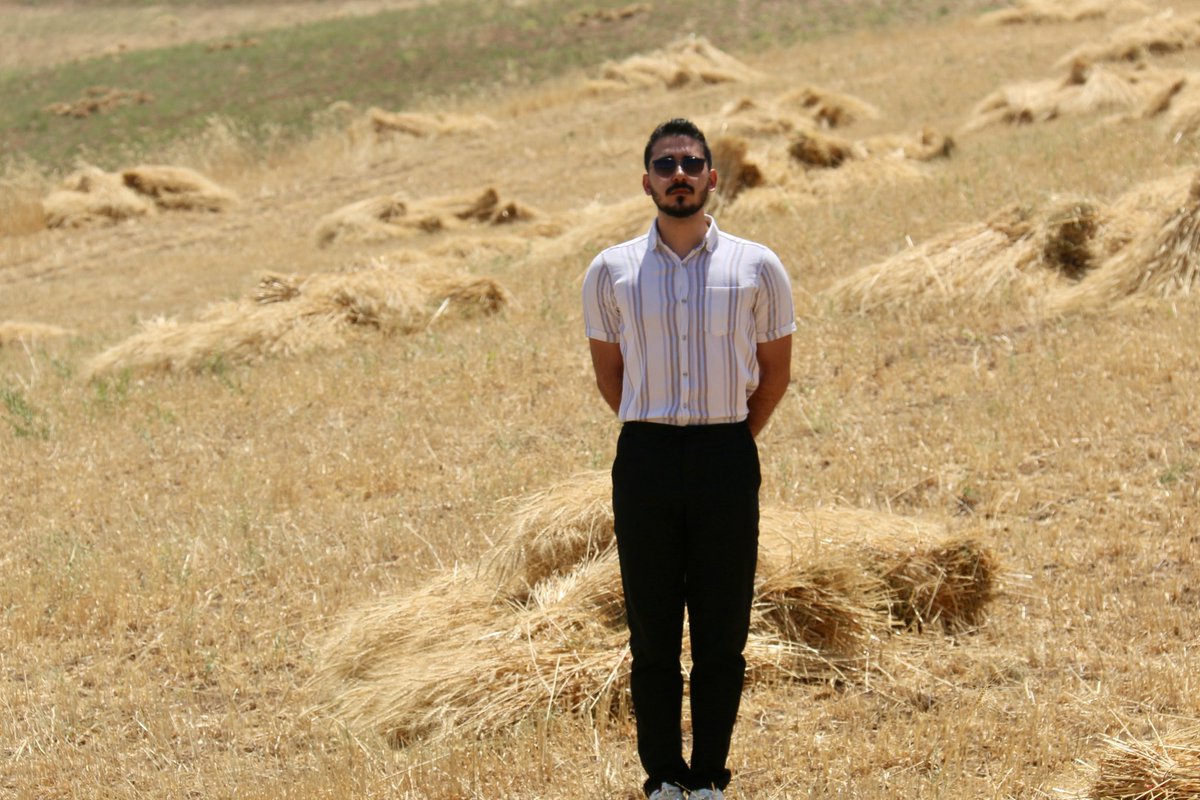 errorfourofour_'s tweet image. گندم زار را می مانم به فصل درو

طلایی، مواج، عطرآگین، مترنم