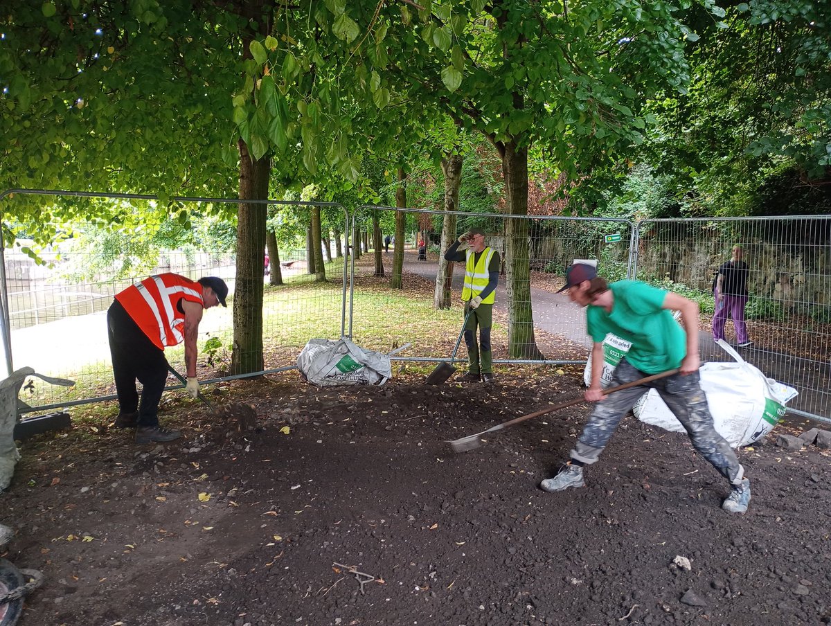 WOLCT's tweet image. Many thanks to the legends who came out today at short notice to help with some of the tasks around the skatepark at Coalie. We helped to fill raised beds, clear site access paths, pulled creeping thistle to stop it taking over, and levelled some rough ground ready for seeding.🙌