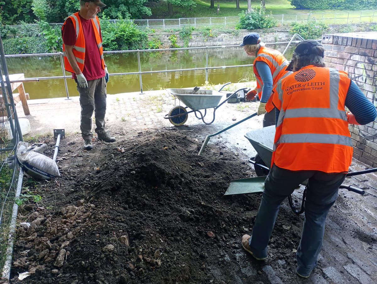 WOLCT's tweet image. Many thanks to the legends who came out today at short notice to help with some of the tasks around the skatepark at Coalie. We helped to fill raised beds, clear site access paths, pulled creeping thistle to stop it taking over, and levelled some rough ground ready for seeding.🙌