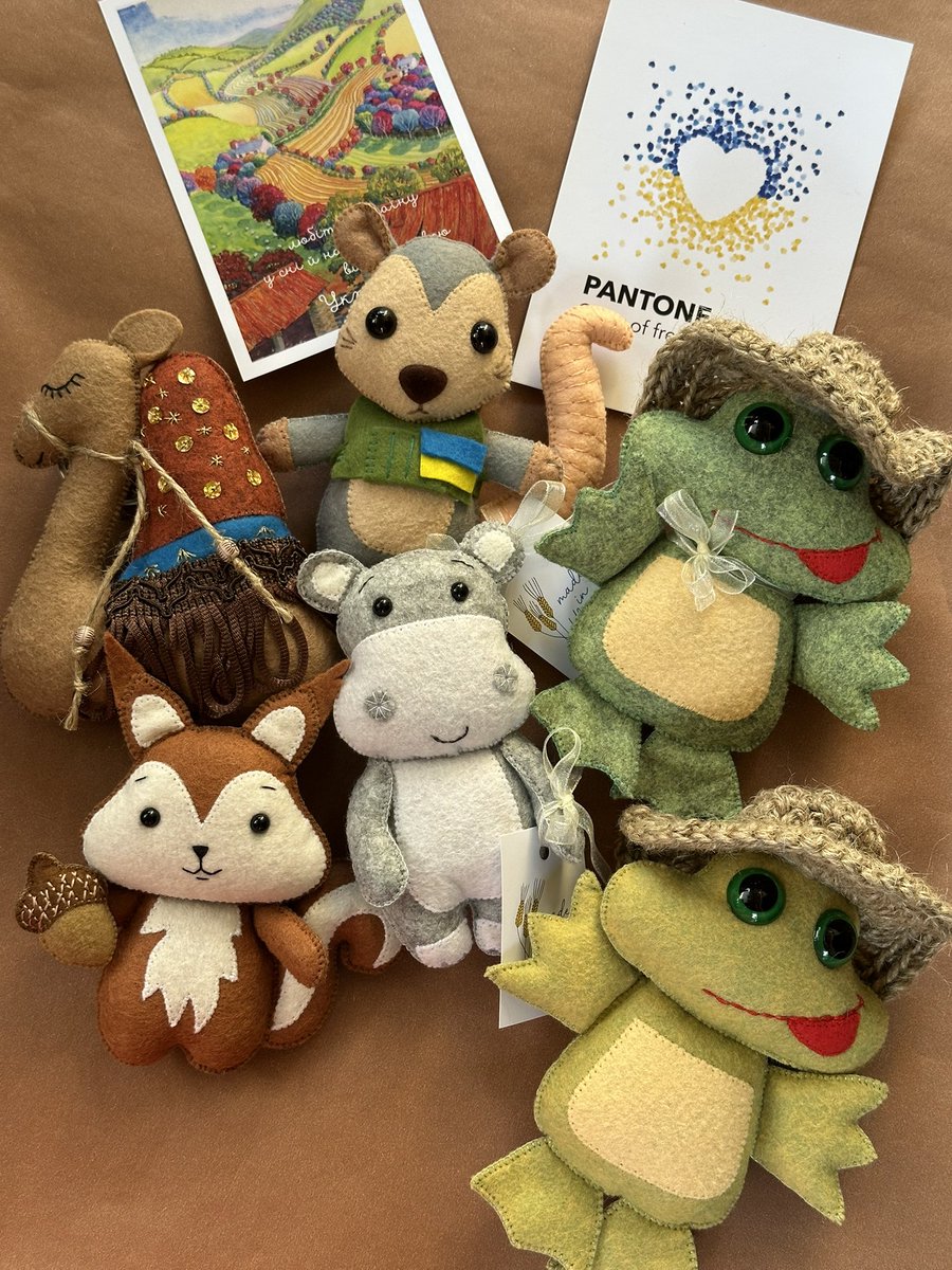 Catyunya_'s tweet image. Hi! I’m Kateryna from 🇺🇦 Ukraine. I design and handcraft unique animal toys from felt.
🌍 Inspired by nature across all continents
💗 Every piece is 100% handmade with care
🐿️ 50+ animal species and counting
📦 Shipping worldwide
📩 Message me to see the collection and order!