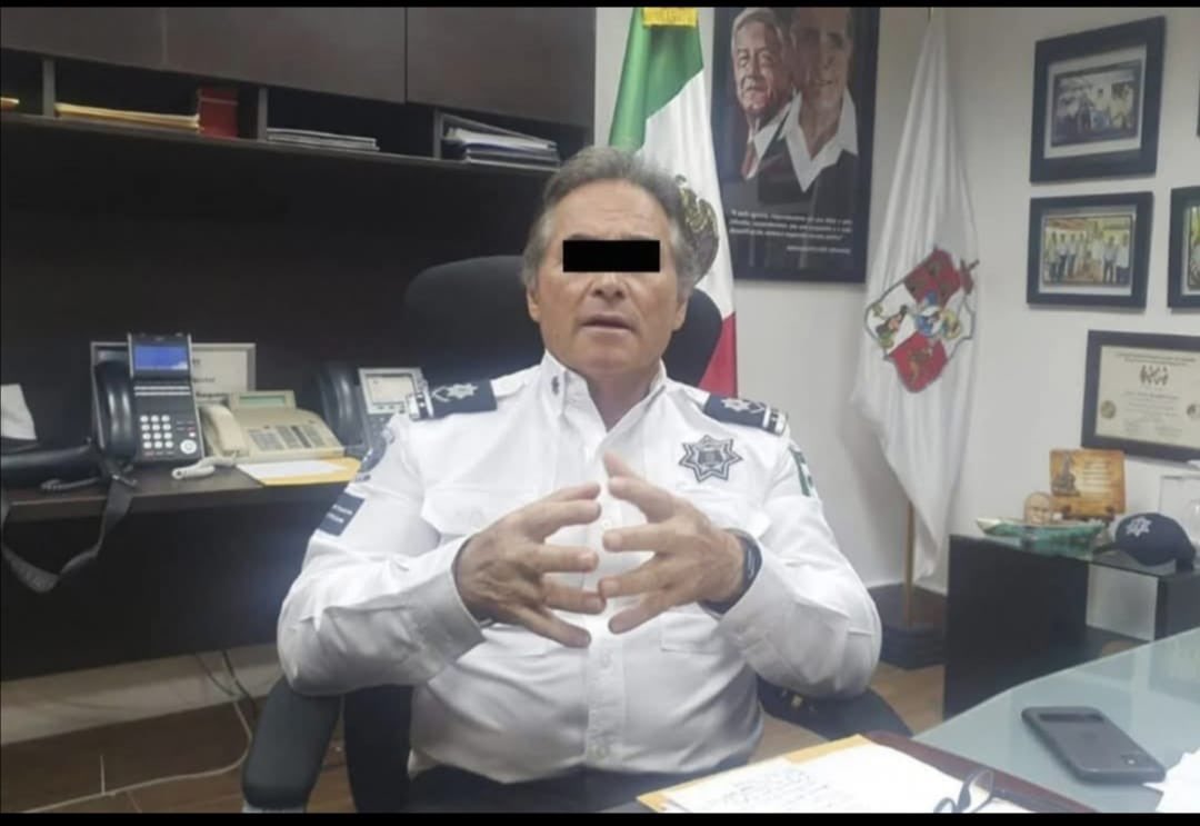 Alejandro 2030 (@alexitesm) on Twitter photo De quienes creen que tenía foto colgada en la pared el jefe de LA BARREDORA, Hernán Bermúdez ? De quienes creen que tenía foto colgada en la pared el jefe de LA BARREDORA, Hernán Bermúdez ?