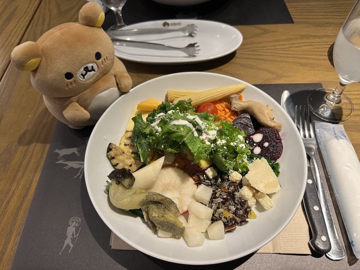 rilakkumaruuu's tweet image. 野菜たくさん食べようね🥬🐻