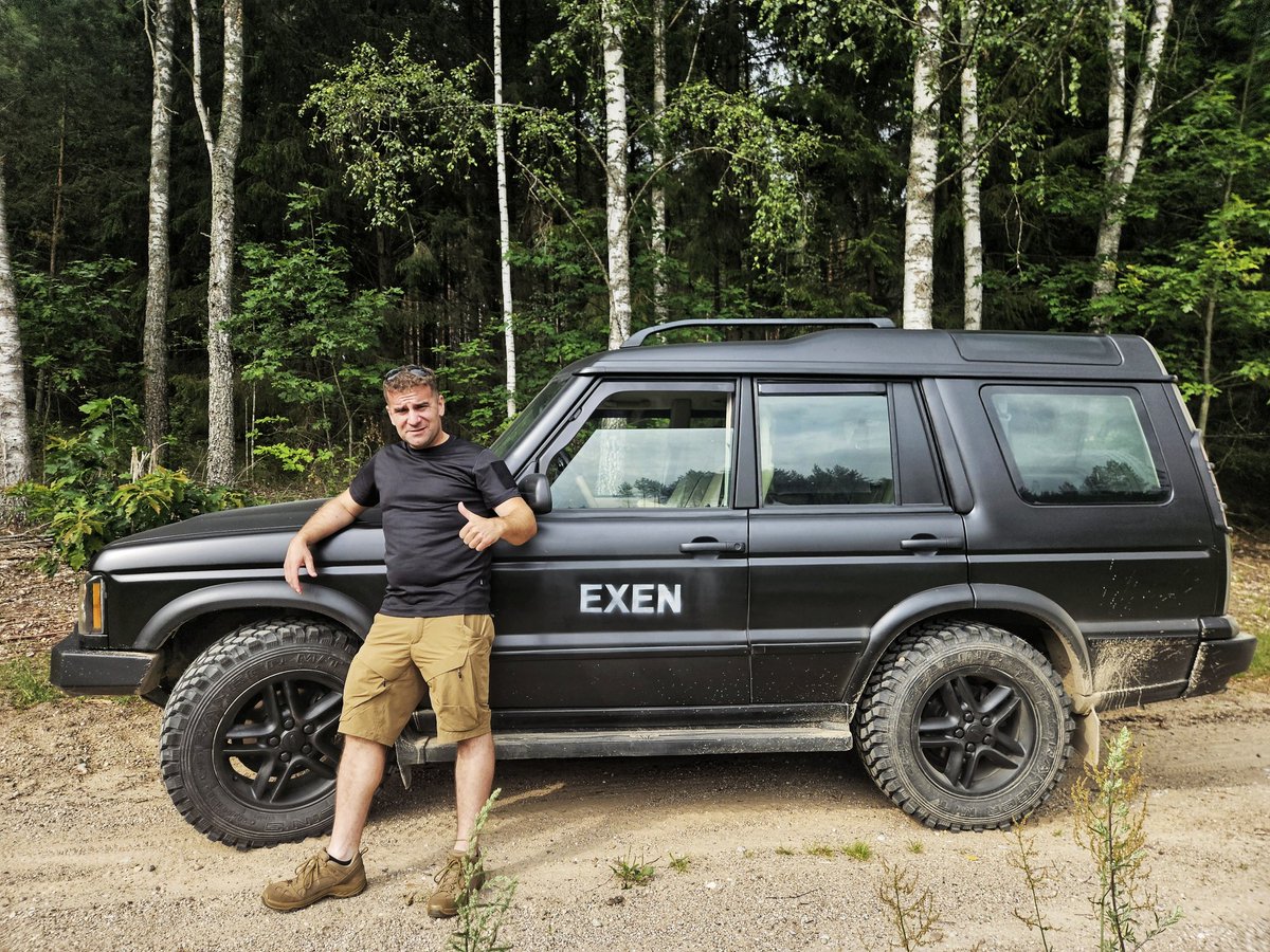 Exen's tweet image. Drugie auto na konwój w przyszłym tygodniu gotowe!
Disco 2 to absolutna legenda offroadu, w tym wojennego
Ten piękny egzemplarz trafi do polskiej ochotniczki Doroty z 4 brygady tankowej, zostanie przerobiony na karetkę frontową!
pomagam.pl/4x4dlaukrainy
patronite.pl/Exen
