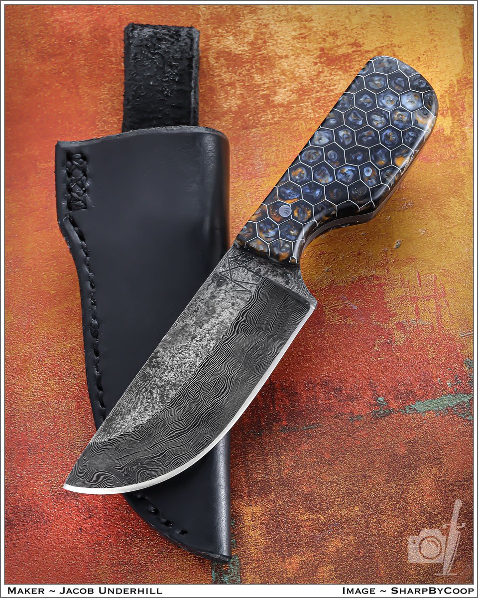 sharpbycoop's tweet image. Put me IN Coach! @UnderhillsForge has a utility which is begging to perform. Short sturdy blade with a BIG grip. KaPOW!
3.5"/ 6.25 his 200-layer steel
@MidknightArts CRAZY handle material
Sturdy sheath by maker
Follow THEM! Thanks Jacob & Ariel.